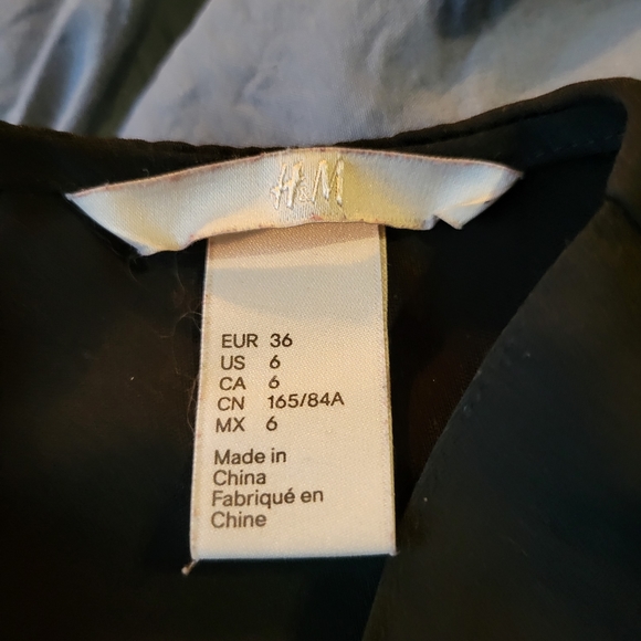 Lace Detail Sleeveless Blouse - Picture 4 of 4